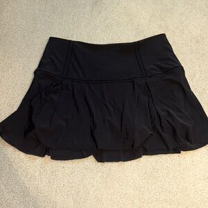 Lululemon black size 6 skirt